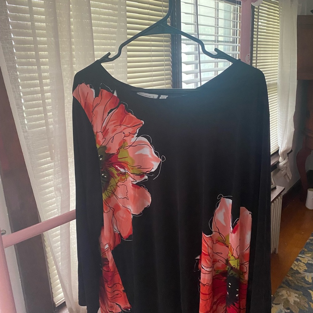 Susan Graver Black and Red Floral Top